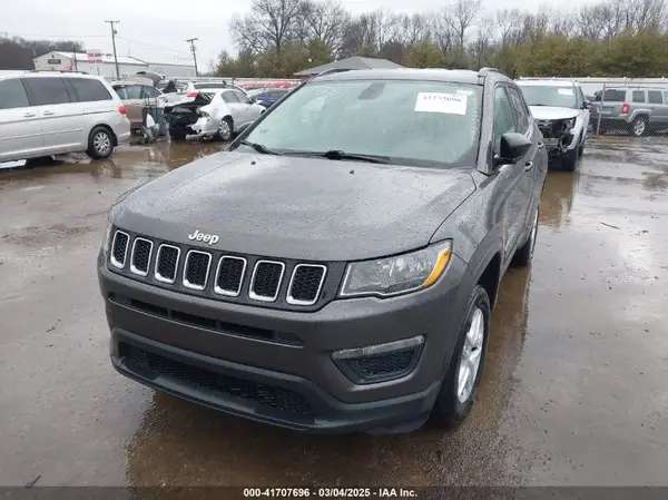3C4NJDAB5JT470913 2018 JEEP COMPASS - Image 2