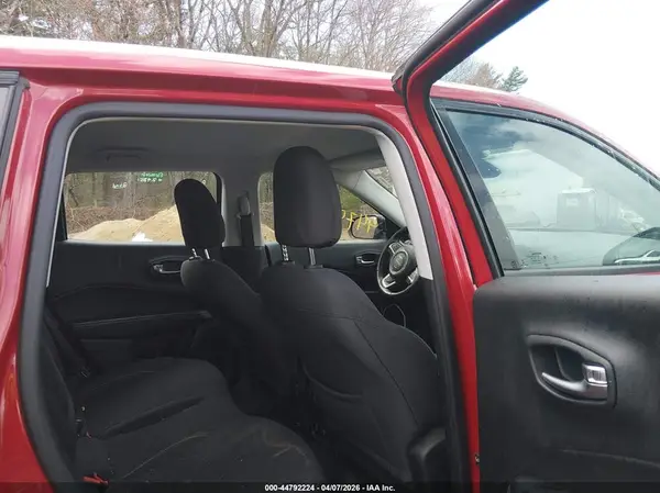 3C4NJDAB5KT686102 2019 JEEP COMPASS - Image 8