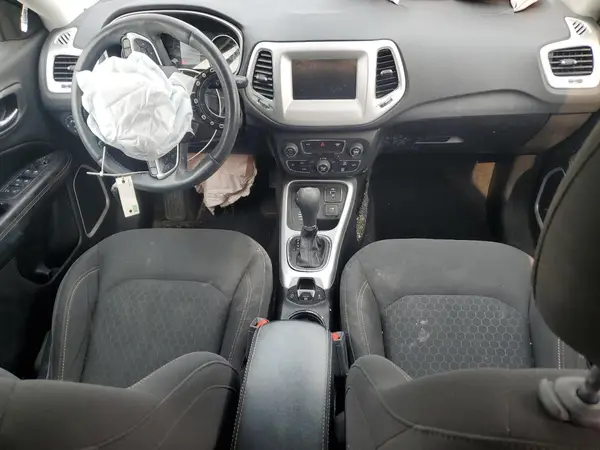 3C4NJDAB5KT689694 2019 JEEP COMPASS - Image 8