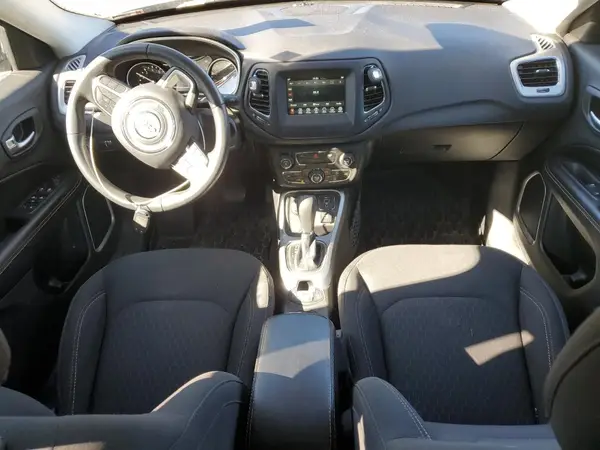 3C4NJDAB5LT107045 2020 JEEP COMPASS - Image 8