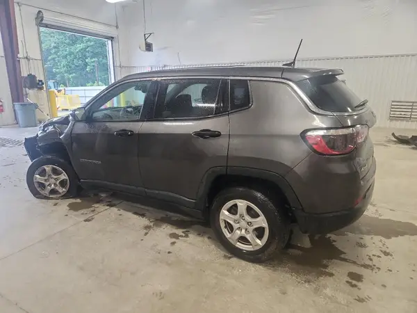 3C4NJDAB5NT117738 2022 JEEP COMPASS - Image 2