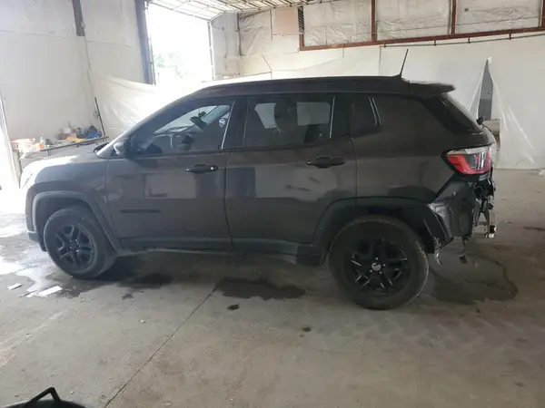 3C4NJDAB6JT107925 2018 JEEP COMPASS - Image 2