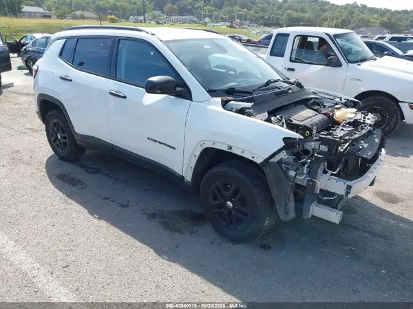 3C4NJDAB6JT190689 2018 JEEP COMPASS - Image 1