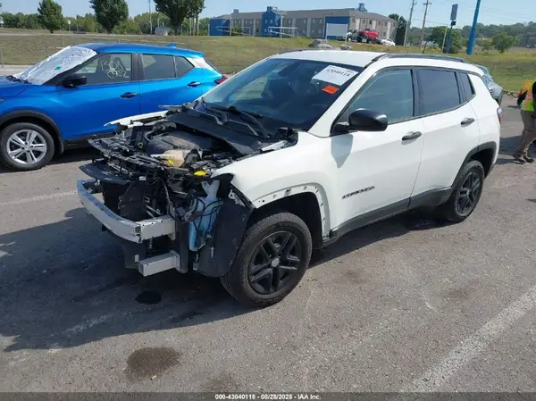 3C4NJDAB6JT190689 2018 JEEP COMPASS - Image 2