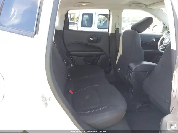 3C4NJDAB6JT190689 2018 JEEP COMPASS - Image 8