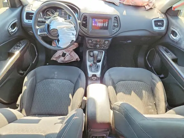 3C4NJDAB6JT205224 2018 JEEP COMPASS - Image 8