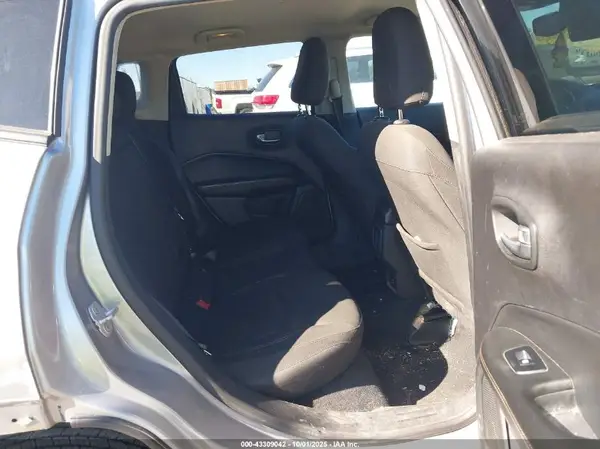 3C4NJDAB6JT214313 2018 JEEP COMPASS - Image 8