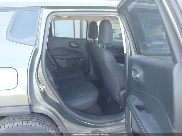 3C4NJDAB6JT392237 2018 JEEP COMPASS - Image 8