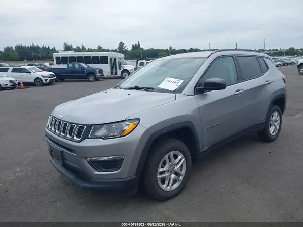 3C4NJDAB6JT392304 2018 JEEP COMPASS - Image 2