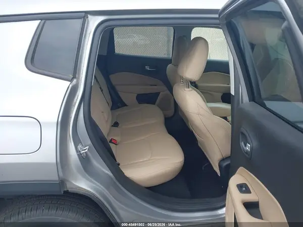 3C4NJDAB6JT392304 2018 JEEP COMPASS - Image 8