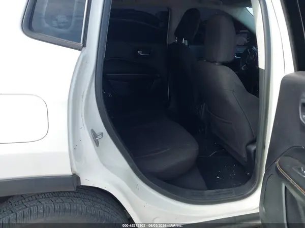 3C4NJDAB6JT415550 2018 JEEP COMPASS - Image 8