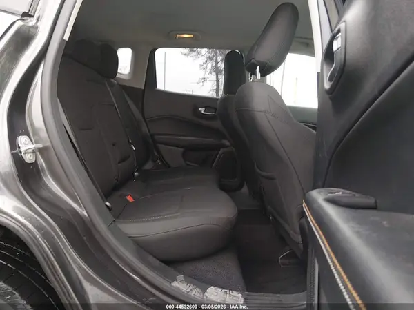 3C4NJDAB6JT424054 2018 JEEP COMPASS - Image 8