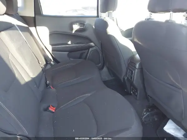 3C4NJDAB6KT703926 2019 JEEP COMPASS - Image 8