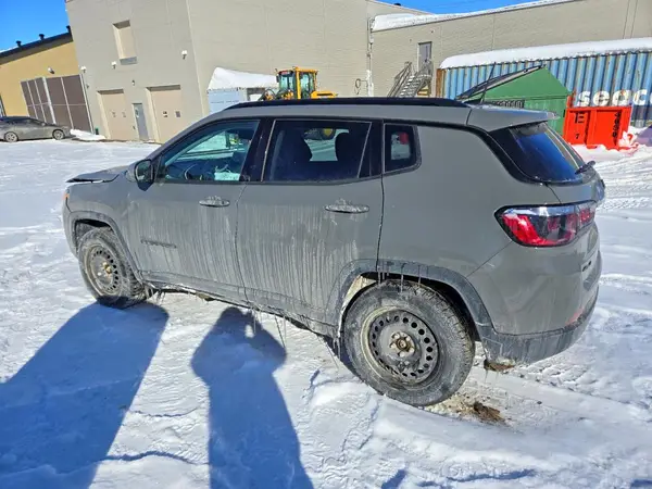 3C4NJDAB6MT568420 2021 JEEP COMPASS - Image 2