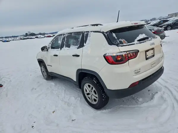 3C4NJDAB7JT107402 2018 JEEP COMPASS - Image 2