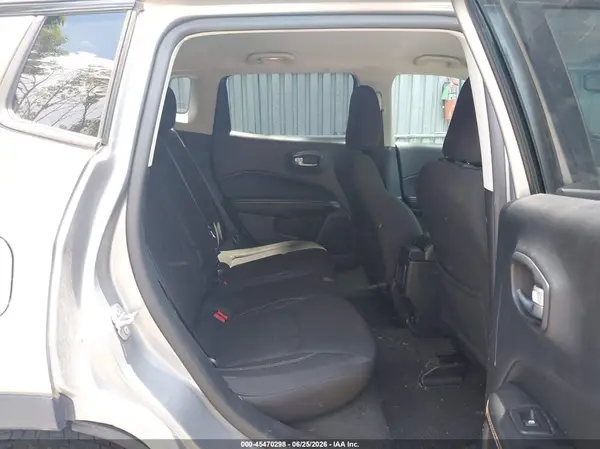 3C4NJDAB7JT116617 2018 JEEP COMPASS - Image 8