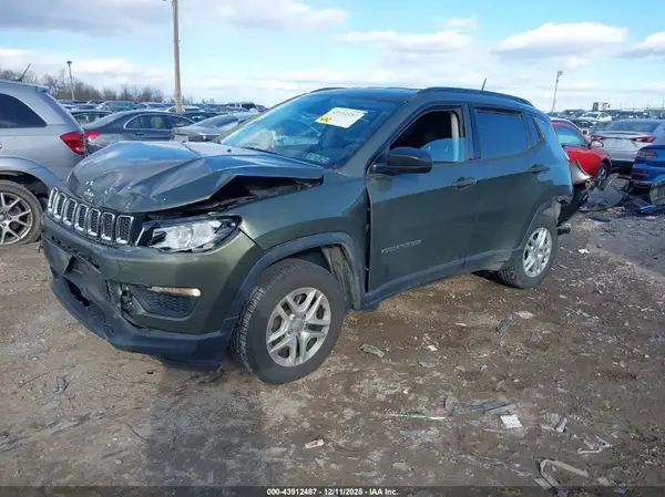 3C4NJDAB7JT177689 2018 JEEP COMPASS - Image 2