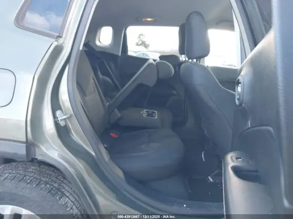 3C4NJDAB7JT177689 2018 JEEP COMPASS - Image 8