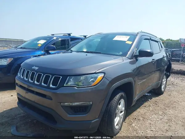 3C4NJDAB7JT235218 2018 JEEP COMPASS - Image 2