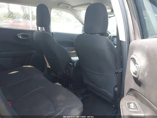 3C4NJDAB7JT235218 2018 JEEP COMPASS - Image 8