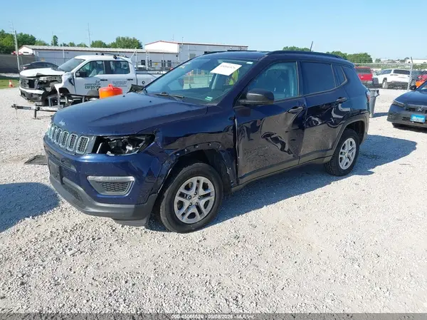 3C4NJDAB7JT239396 2018 JEEP COMPASS - Image 2
