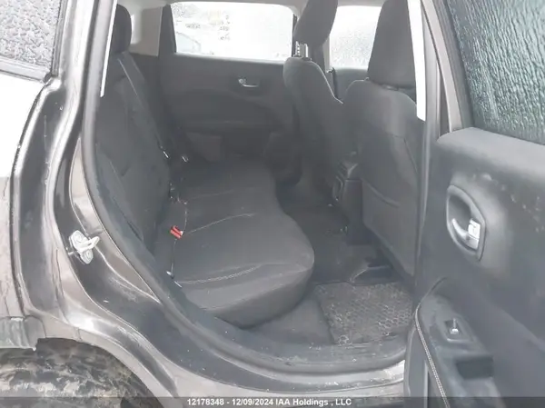 3C4NJDAB7JT330930 2018 JEEP COMPASS - Image 8
