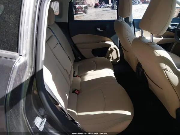 3C4NJDAB7JT359635 2018 JEEP COMPASS - Image 8