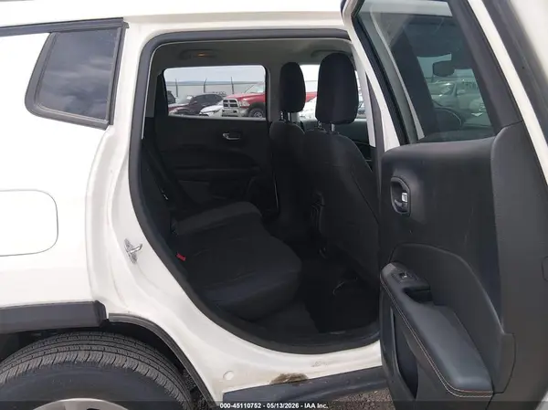 3C4NJDAB7JT392229 2018 JEEP COMPASS - Image 8