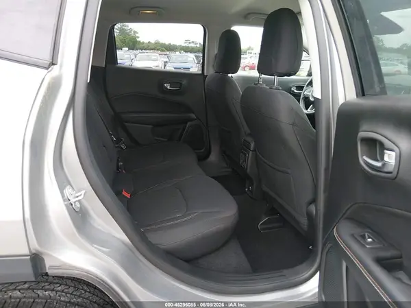 3C4NJDAB7JT392263 2018 JEEP COMPASS - Image 8