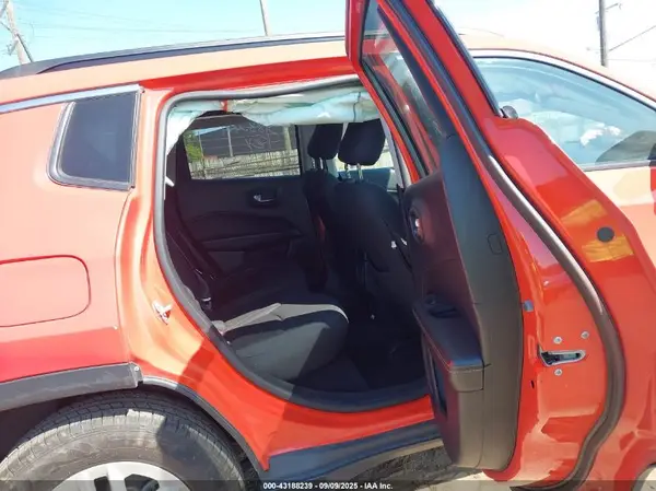 3C4NJDAB7KT630209 2019 JEEP COMPASS - Image 8