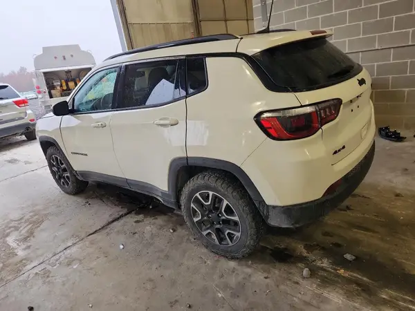 3C4NJDAB7KT689499 2019 JEEP COMPASS - Image 2