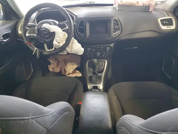 3C4NJDAB7KT782569 2019 JEEP COMPASS - Image 8