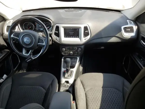 3C4NJDAB7KT828725 2019 JEEP COMPASS - Image 8