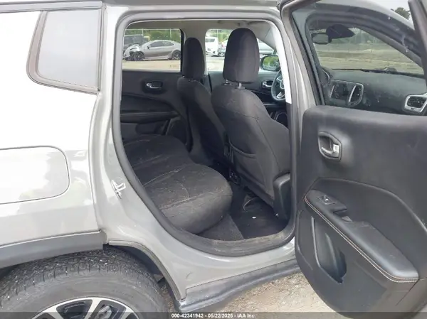 3C4NJDAB7KT846383 2019 JEEP COMPASS - Image 8