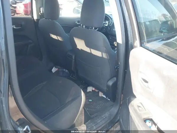 3C4NJDAB7KT850935 2019 JEEP COMPASS - Image 8