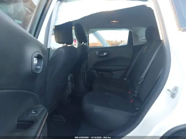 3C4NJDAB7LT101537 2020 JEEP COMPASS - Image 8