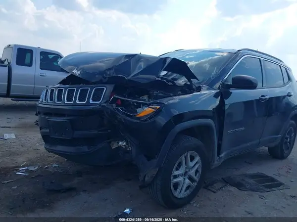 3C4NJDAB7LT123277 2020 JEEP COMPASS - Image 2