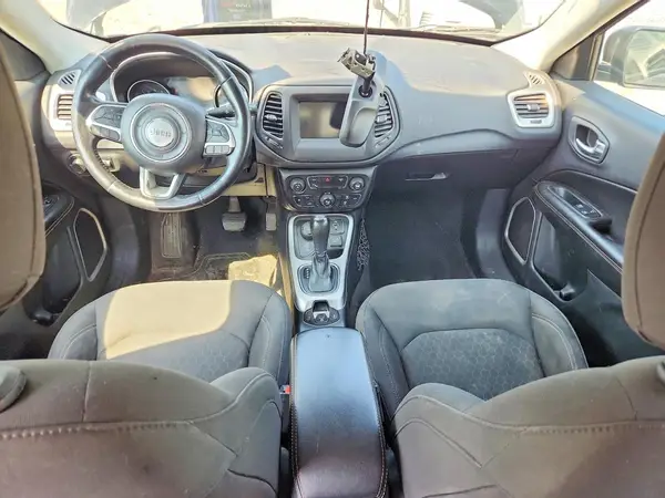 3C4NJDAB8JT100457 2018 JEEP COMPASS - Image 8