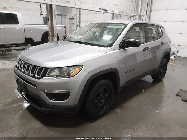 3C4NJDAB8JT111765 2018 JEEP COMPASS - Image 2