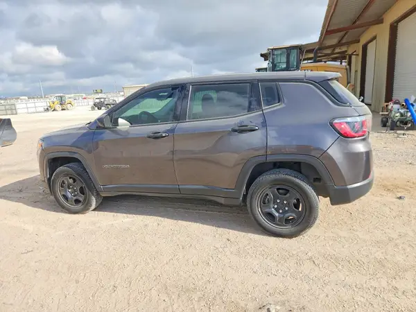 3C4NJDAB8JT135676 2018 JEEP COMPASS - Image 2