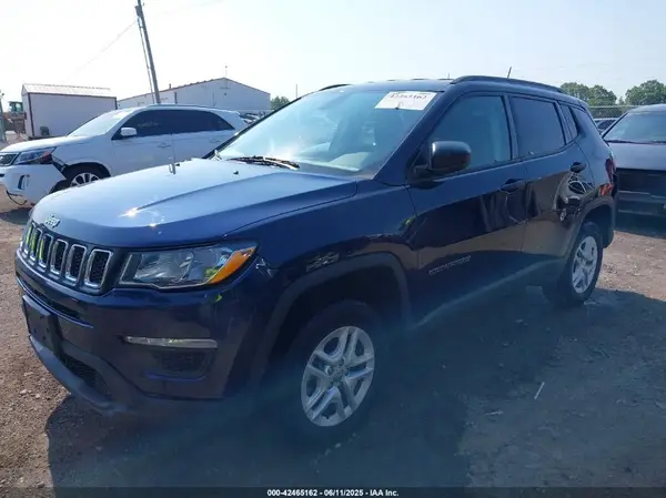 3C4NJDAB8JT143518 2018 JEEP COMPASS - Image 2