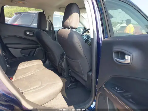 3C4NJDAB8JT143518 2018 JEEP COMPASS - Image 8