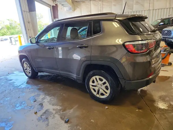 3C4NJDAB8JT147911 2018 JEEP COMPASS - Image 2