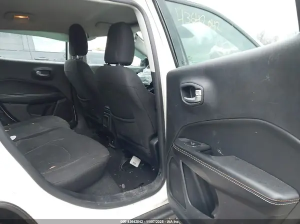 3C4NJDAB8JT150940 2018 JEEP COMPASS - Image 8