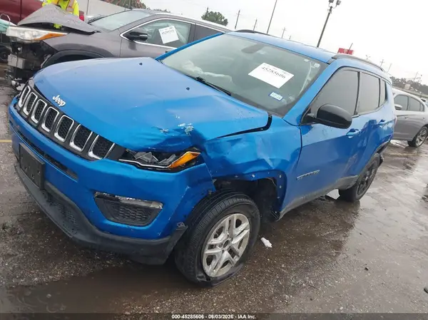 3C4NJDAB8JT248799 2018 JEEP COMPASS - Image 2