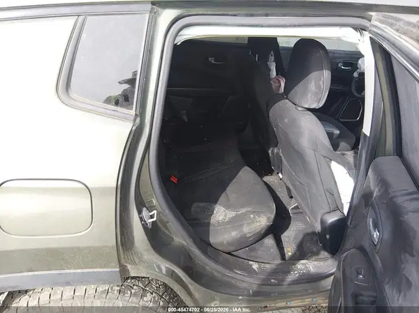 3C4NJDAB8JT252352 2018 JEEP COMPASS - Image 8