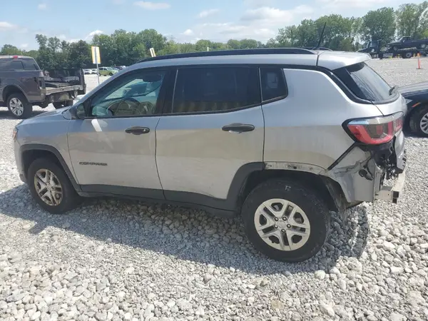 3C4NJDAB8JT252917 2018 JEEP COMPASS - Image 2