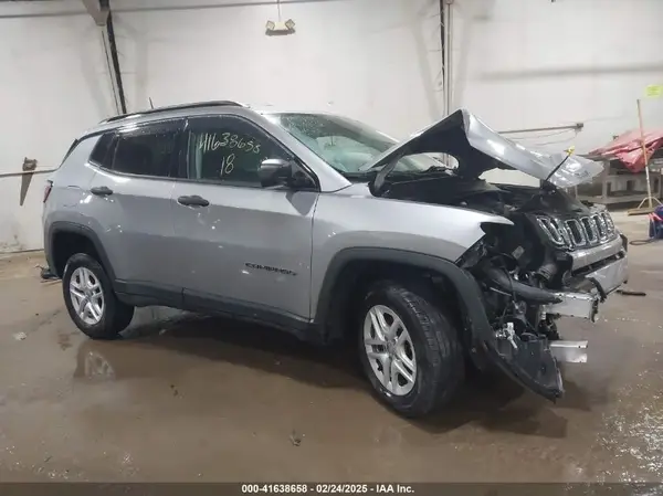 3C4NJDAB8JT261763 2018 JEEP COMPASS - Image 1