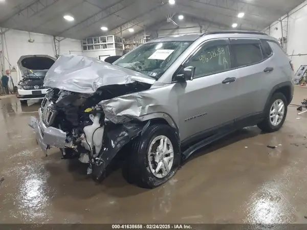 3C4NJDAB8JT261763 2018 JEEP COMPASS - Image 2