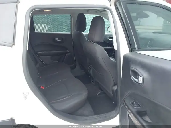 3C4NJDAB8JT281656 2018 JEEP COMPASS - Image 8